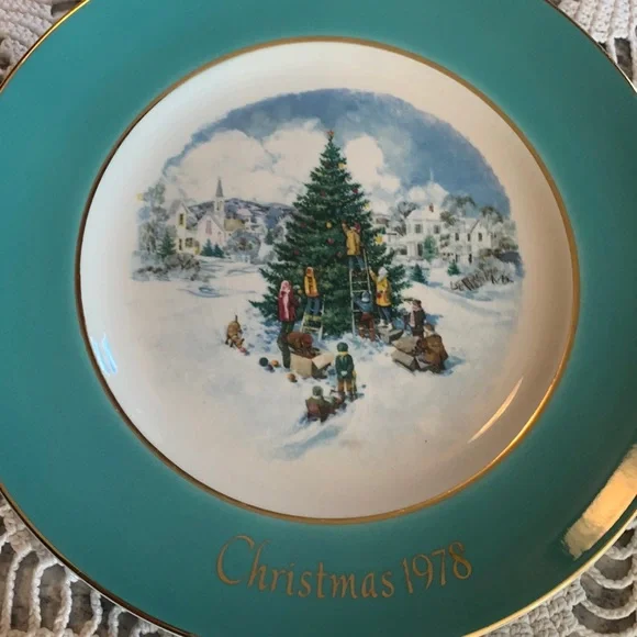 Vintage Christmas Plate 1978 - Picture 3 of 8
